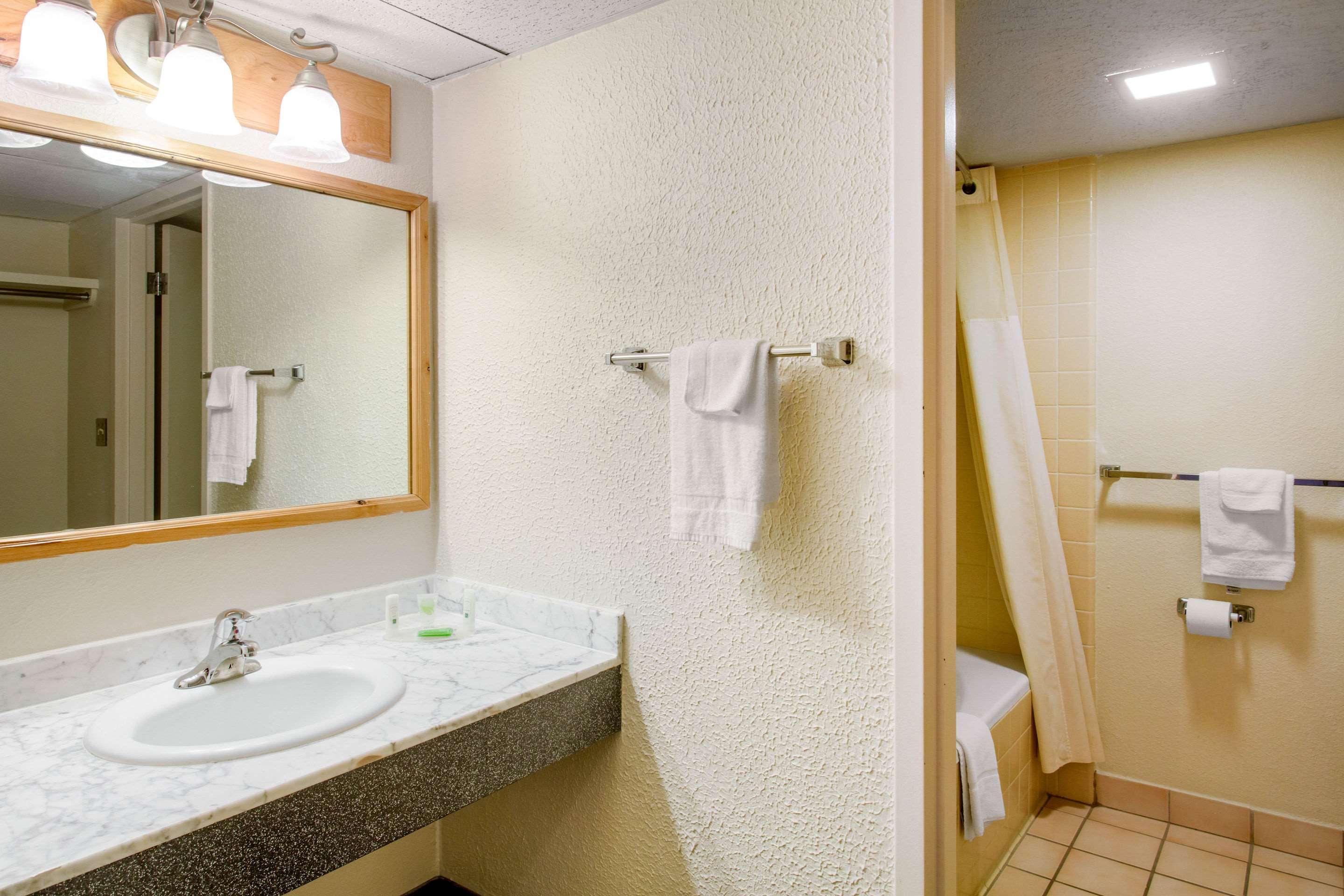 Quality Inn Stateline Уэндовер Экстерьер фото